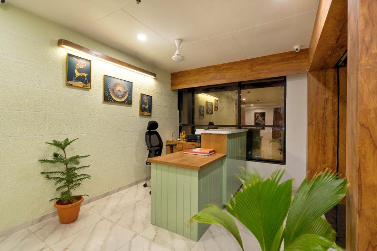 Hotel Royal 24 Ahmedabad Eksteriør billede