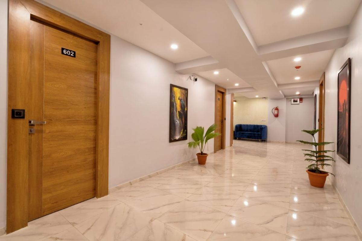 Hotel Royal 24 Ahmedabad Eksteriør billede