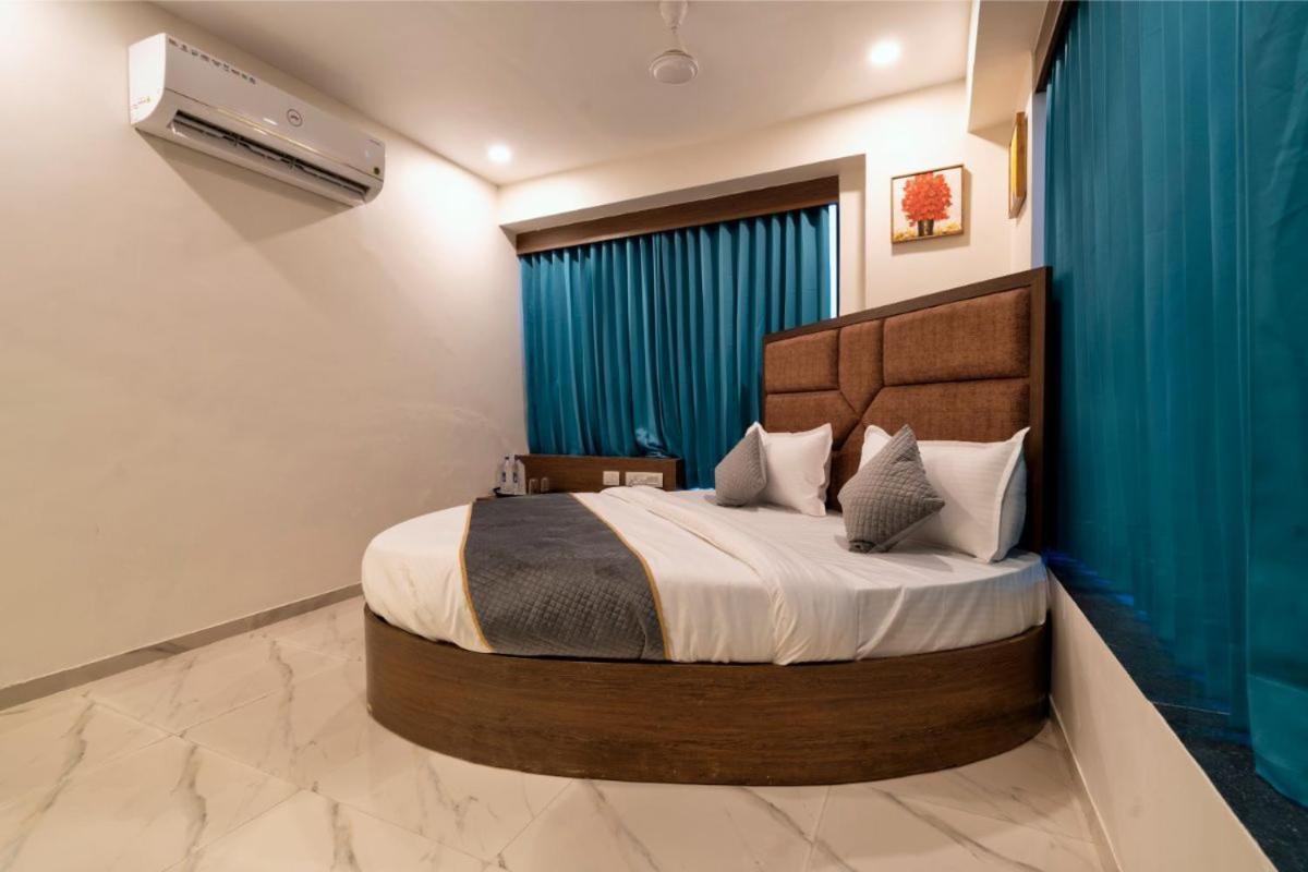 Hotel Royal 24 Ahmedabad Eksteriør billede