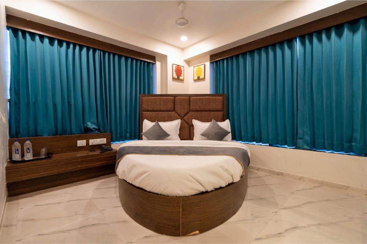 Hotel Royal 24 Ahmedabad Eksteriør billede