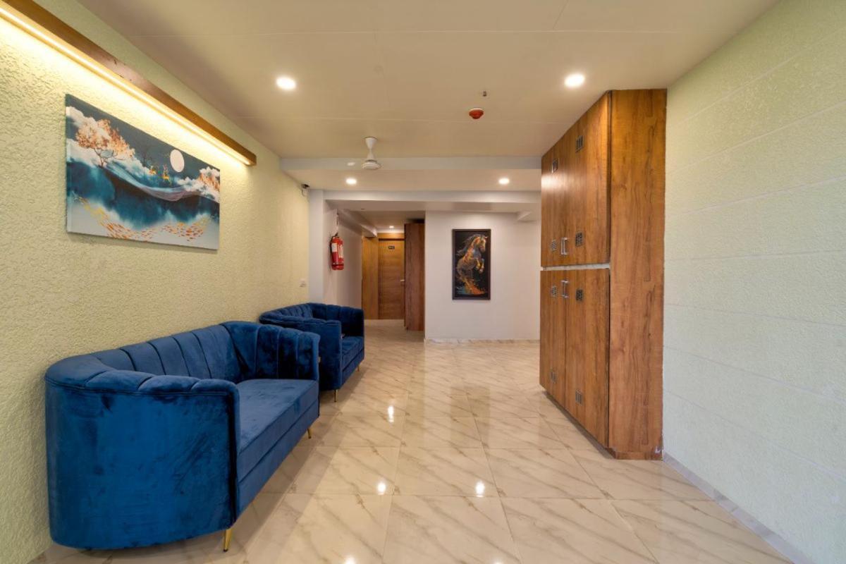 Hotel Royal 24 Ahmedabad Eksteriør billede