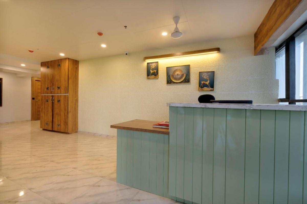 Hotel Royal 24 Ahmedabad Eksteriør billede