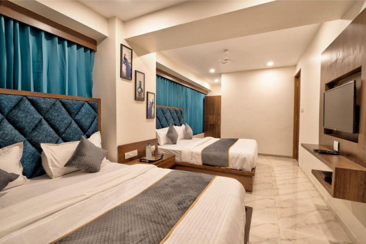 Hotel Royal 24 Ahmedabad Eksteriør billede
