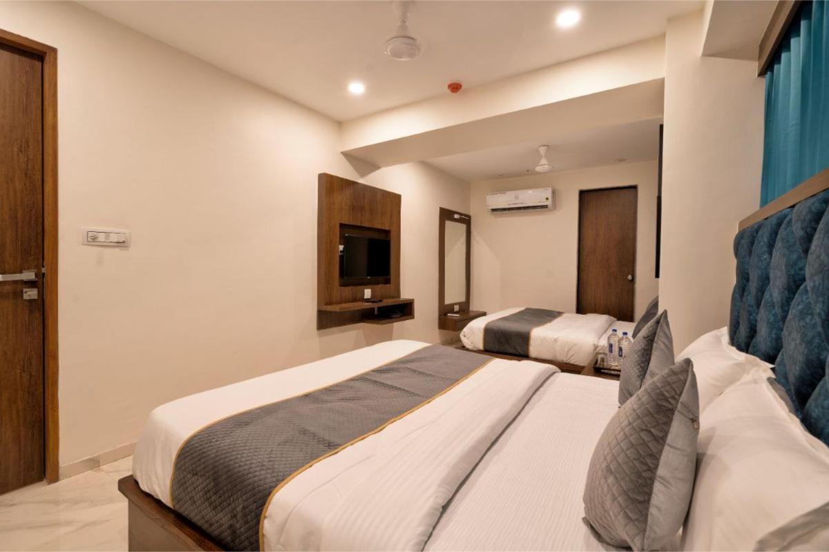 Hotel Royal 24 Ahmedabad Eksteriør billede