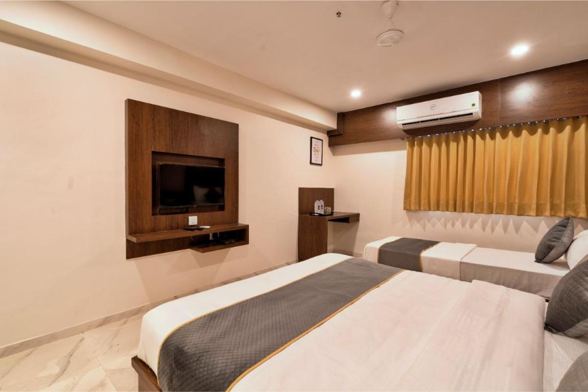 Hotel Royal 24 Ahmedabad Eksteriør billede