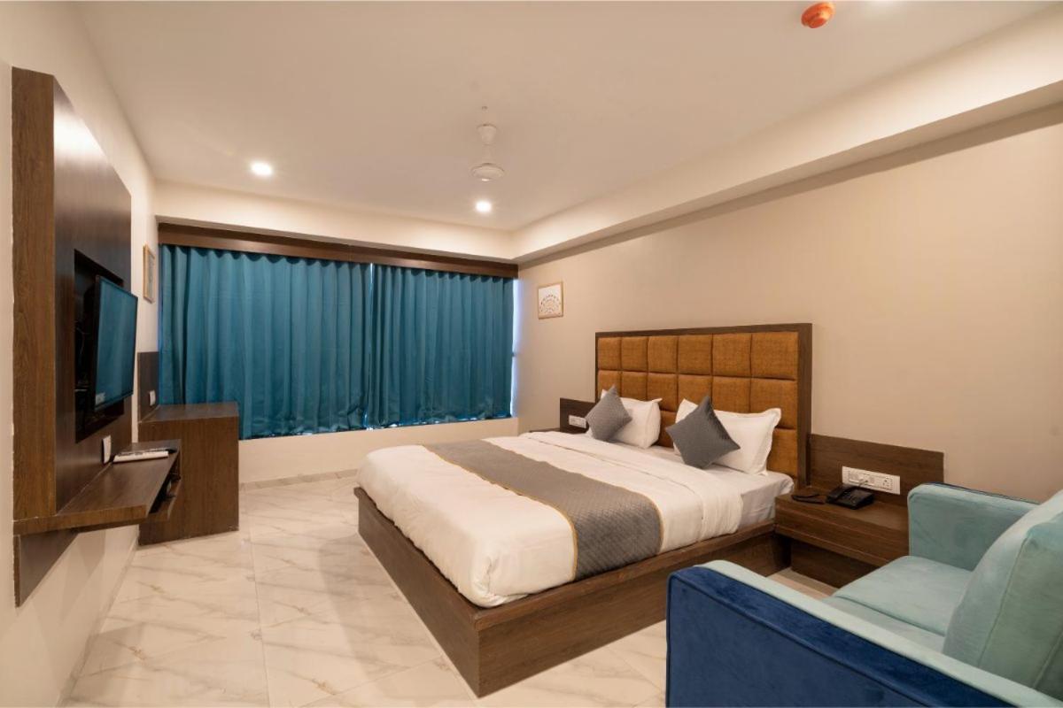 Hotel Royal 24 Ahmedabad Eksteriør billede