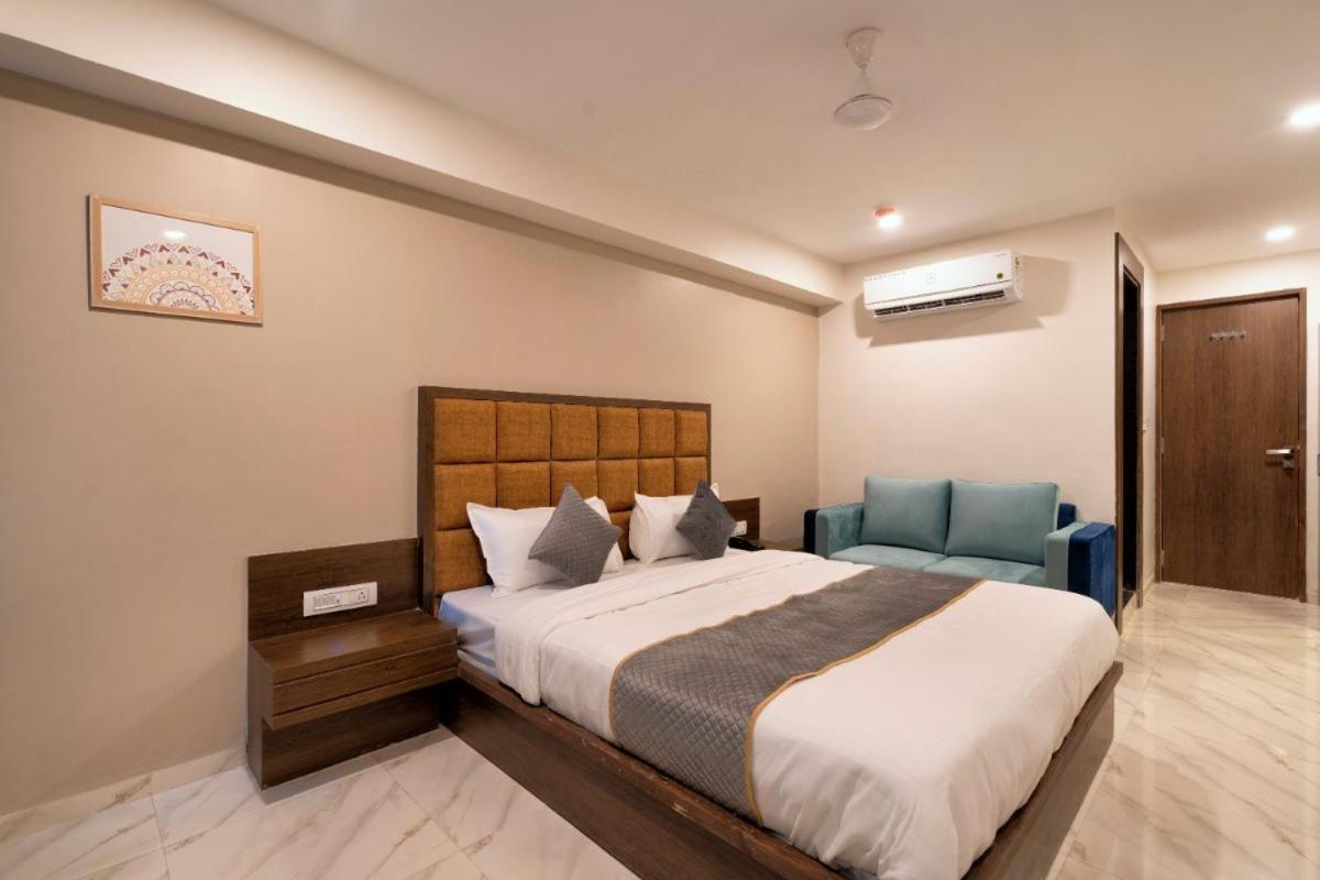 Hotel Royal 24 Ahmedabad Eksteriør billede